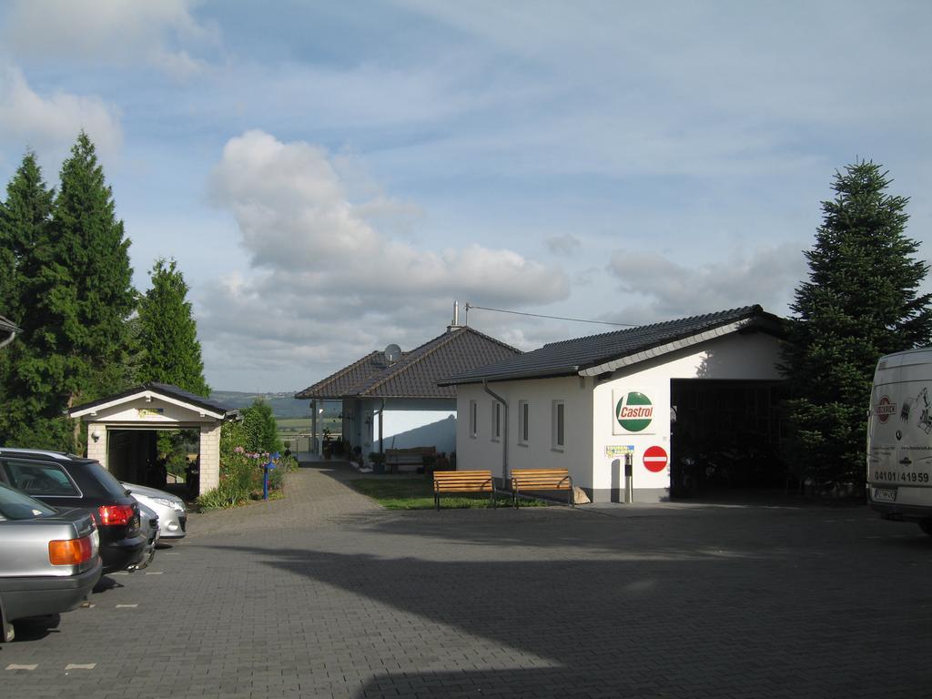 Hotel & Restaurant Huellen Barweiler ภายนอก รูปภาพ