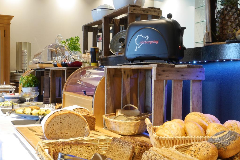Hotel & Restaurant Huellen Barweiler ภายนอก รูปภาพ