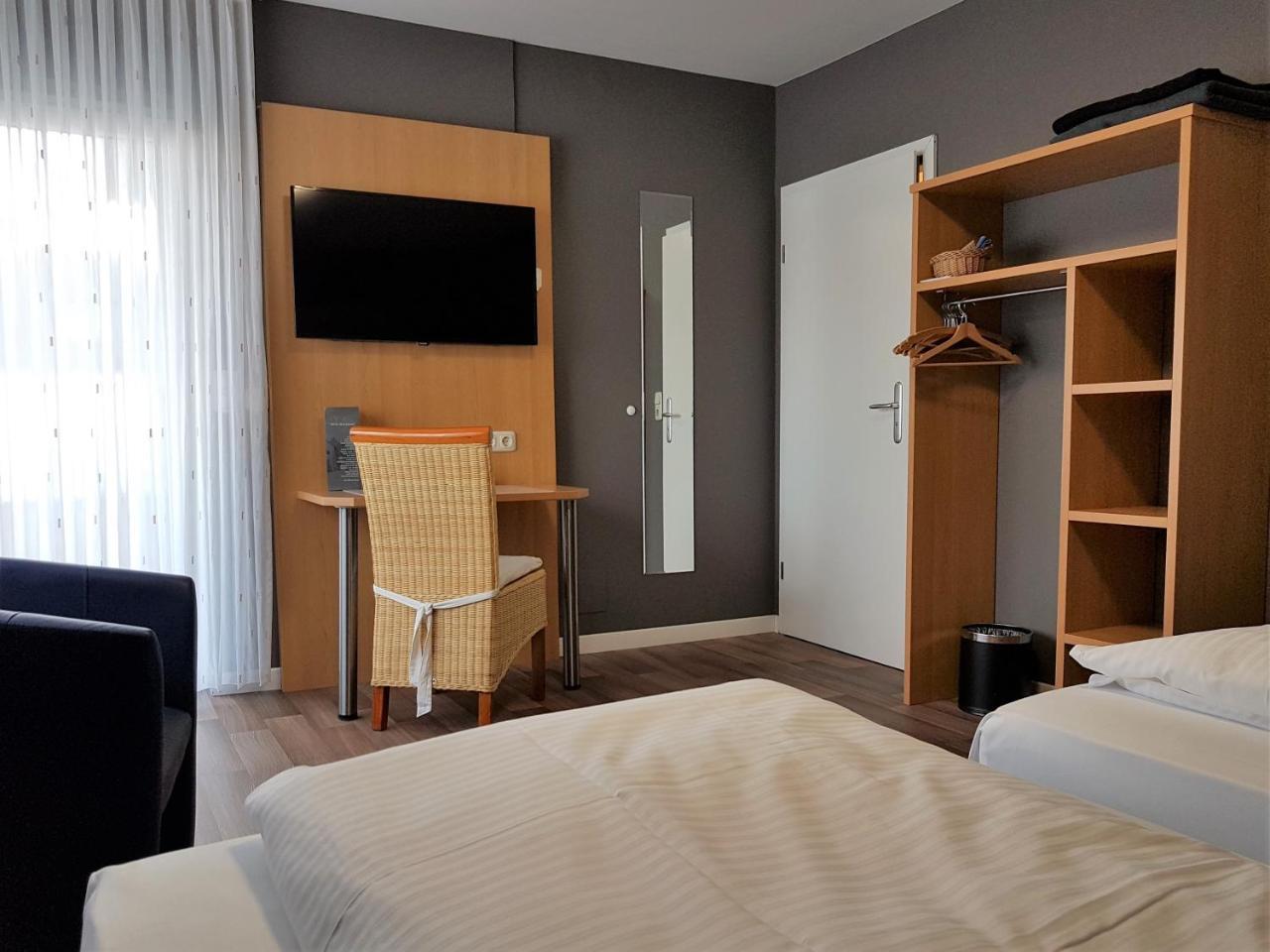 Hotel & Restaurant Huellen Barweiler ภายนอก รูปภาพ